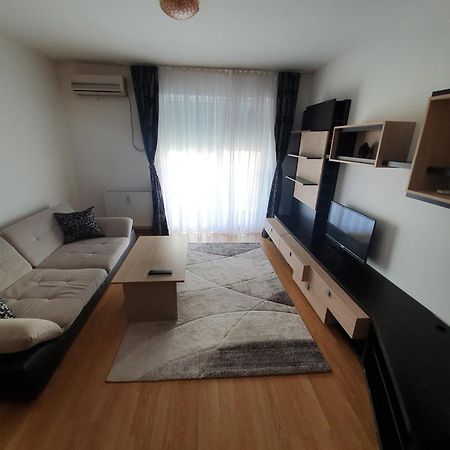 Urban Retreat Luxury Hideaway Διαμέρισμα Oradea Εξωτερικό φωτογραφία